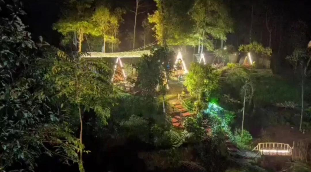 Penginapan Segitiga 2 Bandung Exterior foto